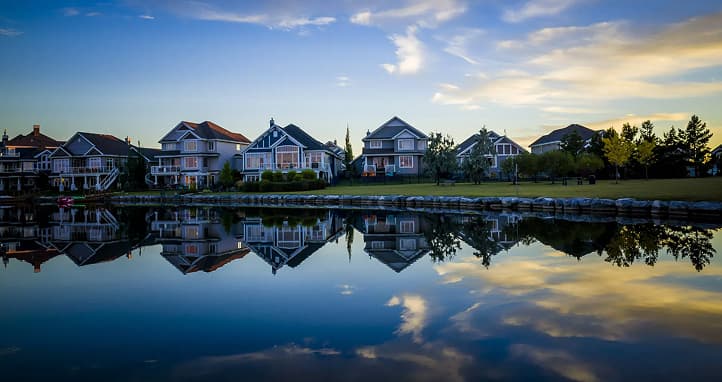 Summerside neighbourhood in south Edmonton with residential streets
